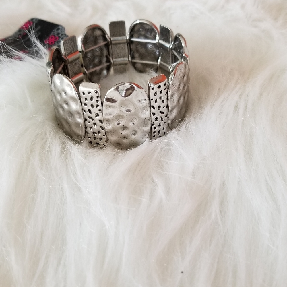 NWT Paparazzi silver stretchy bracelet - Picture 3 of 4